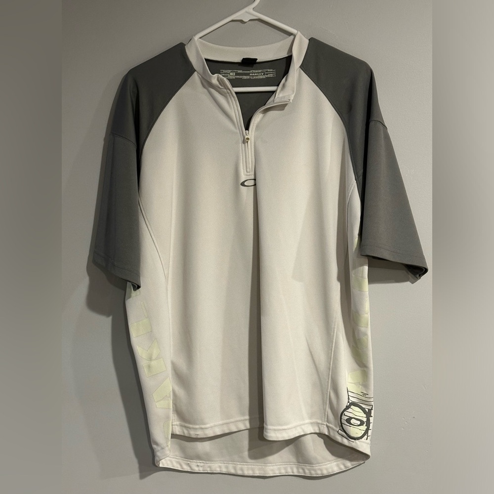 Men’s Oakley Cycling jersey - Size Medium